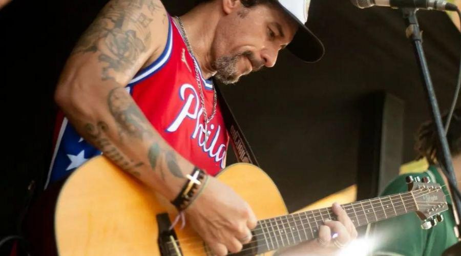 Renato Casanova é um dos destaques domingo no “Movimento Prainha Vive”