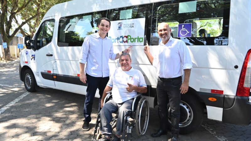 Porta a Porta: Pazolini entrega mais uma van para transporte de pessoas com deficiência