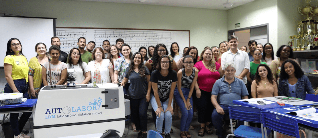 Professores de Cariacica passam por capacitação para aprender a utilizar laboratório de ciências móvel