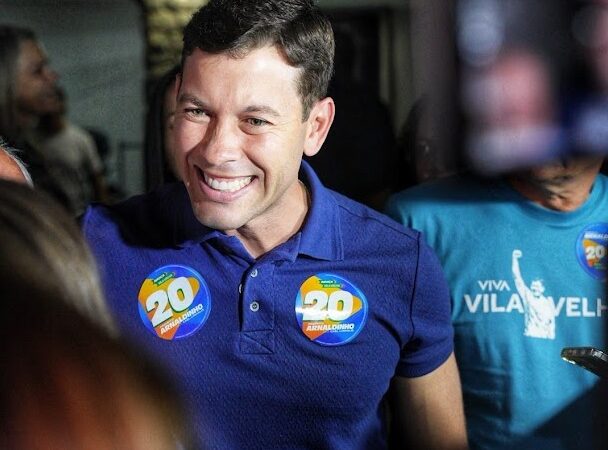 Saiba quem é Arnaldinho Borgo, prefeito reeleito em Vila Velha que já foi tenente do Exército Brasileiro
