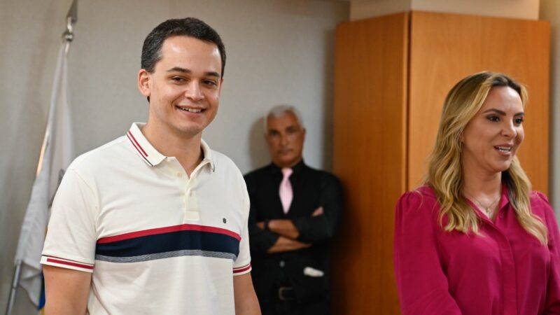Pazolini, Cris Samorini e deputado Evair de Mello participam de reunião com lideranças comunitárias