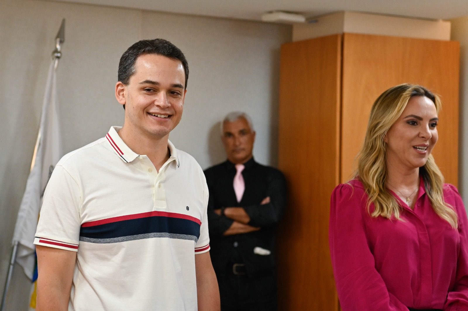 Pazolini, Cris Samorini e deputado Evair de Mello participam de reunião com lideranças comunitárias