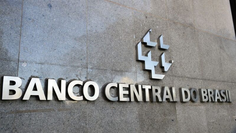 BC faz alta de juros mais agressiva e eleva Selic em 1 ponto, a 12,25% ao ano