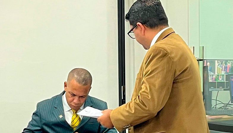 Novo líder de governo: Devanir Ferreira é destaque na Câmara de Vila Velha