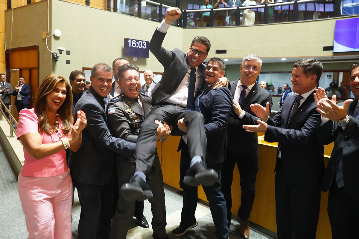 Marcelo Santos conquista reeleição na Ales com apoio total dos deputados