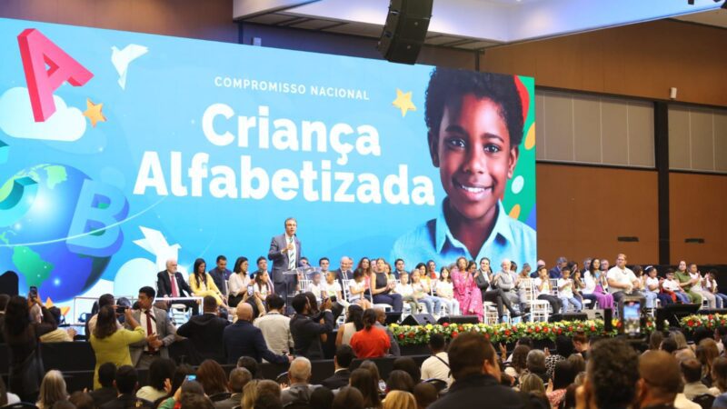 Gestão Pazolini: Vitória ganha Selo Ouro em Brasília pela excelência na alfabetização