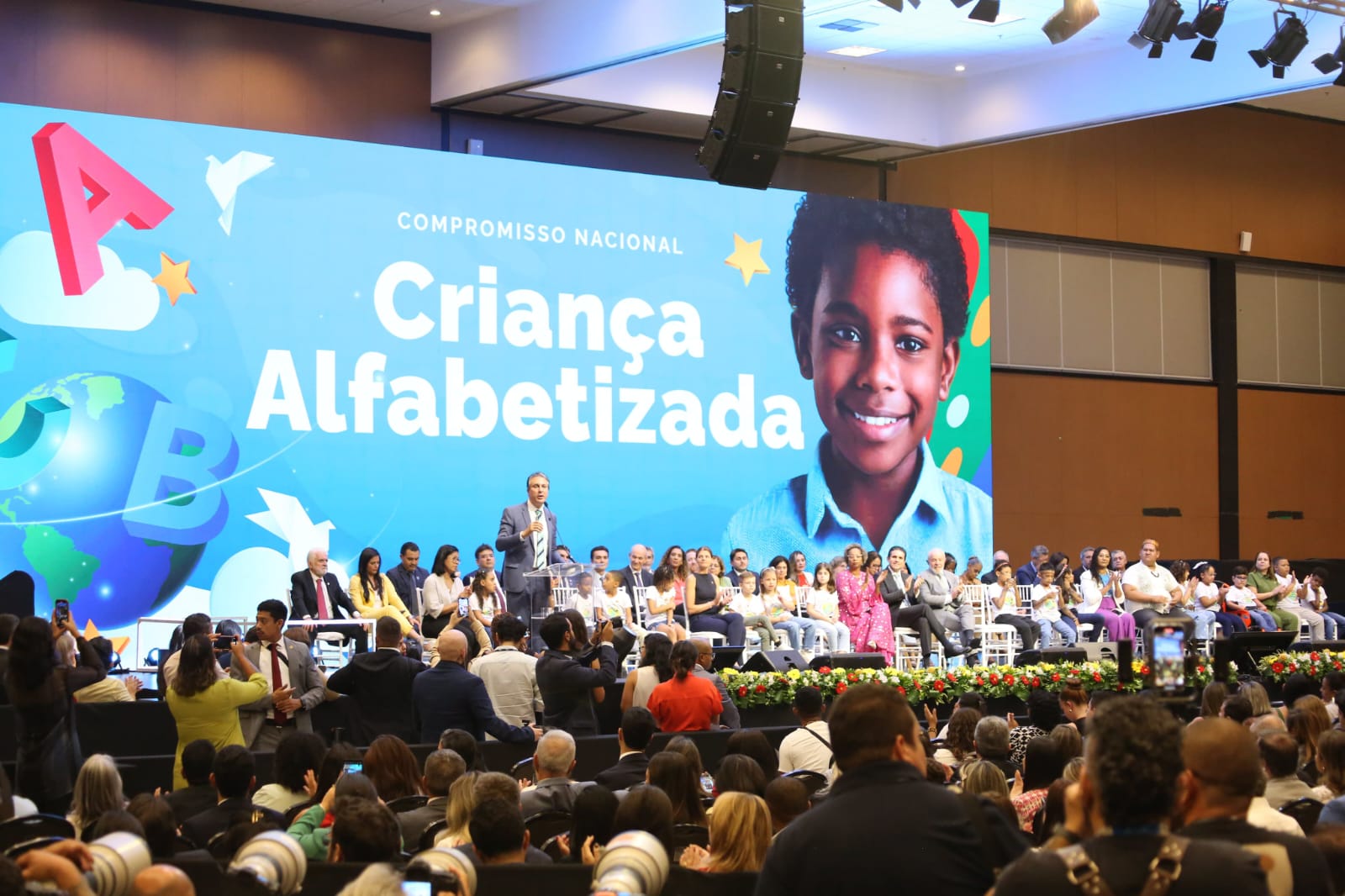 Gestão Pazolini: Vitória ganha Selo Ouro em Brasília pela excelência na alfabetização