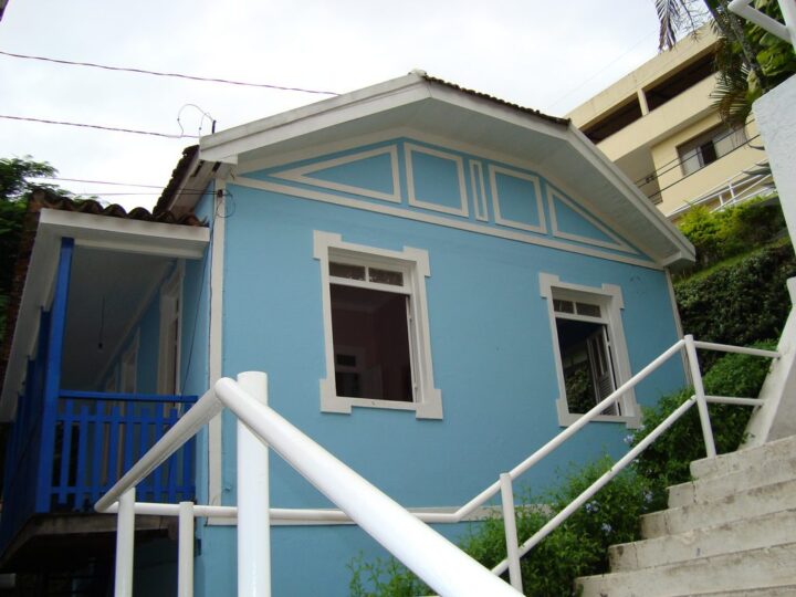 Prefeito Theodorico Ferraço e vice-governador Ricardo Ferraço visitam Casa de Cultura Roberto Carlos e obras de macrodrenagem no Guandu