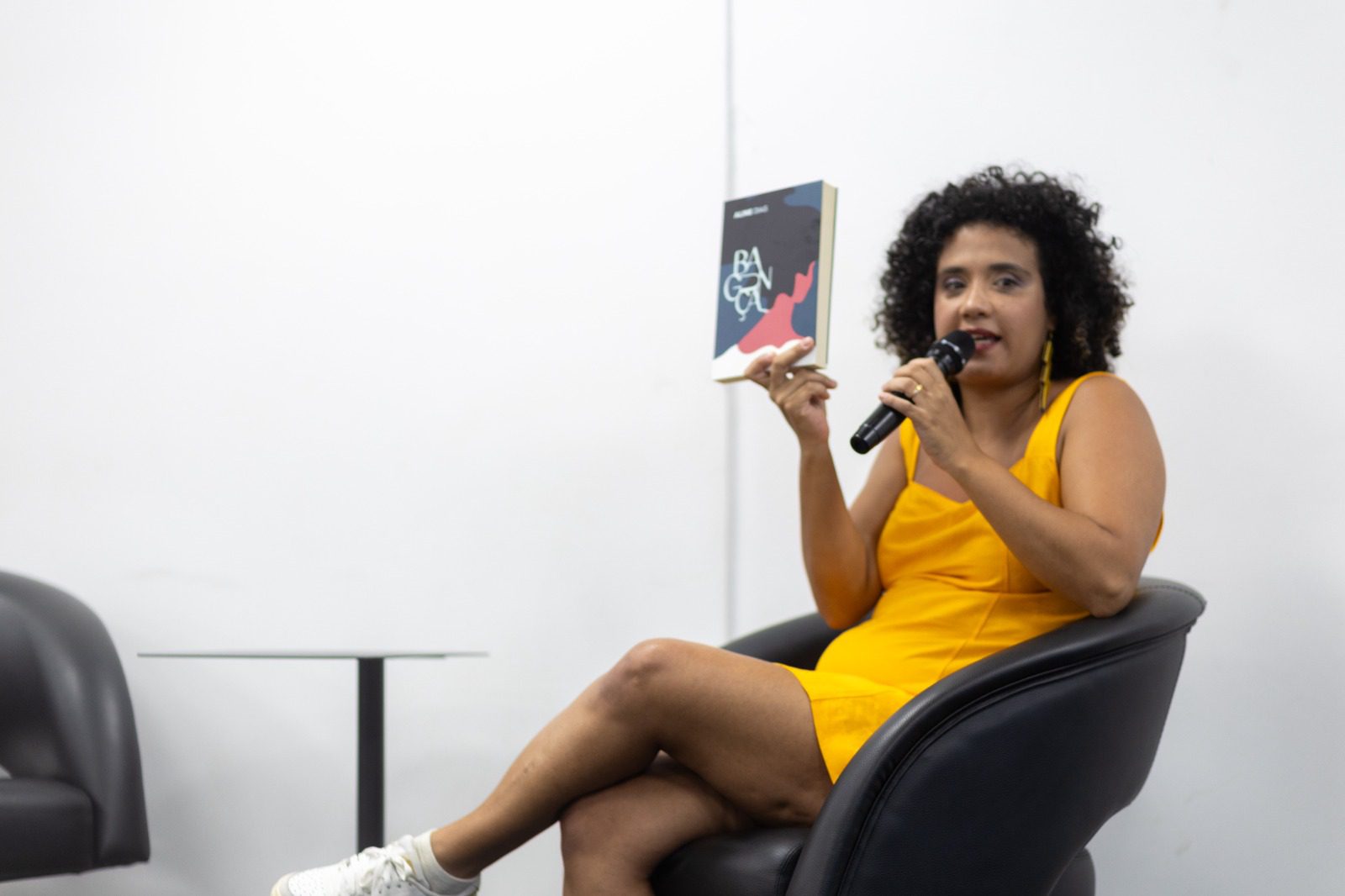 Aline Dias apresenta “BAGUNÇA” em roda de conversa no Centro de Vitória