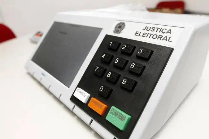 PEC do fim da reeleição avança no Senado e propõe mandatos mais longos e eleições unificadas
