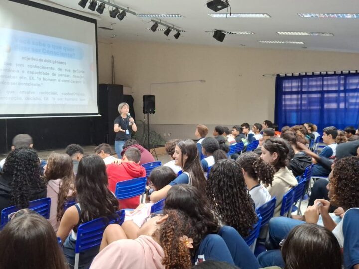 Palestra do Procon sobre consumo consciente mobiliza escolas de Vila Velha