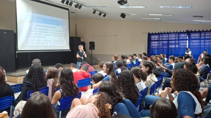 Palestra do Procon sobre consumo consciente mobiliza escolas de Vila Velha