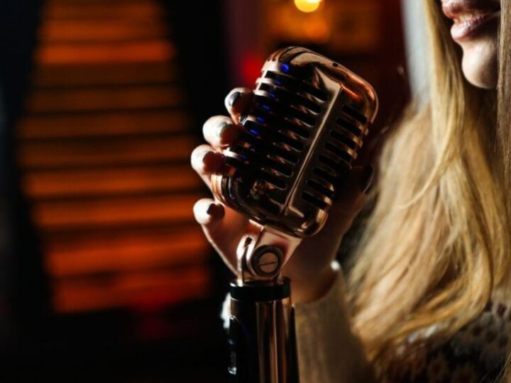 Aless Blues Trio leva rock e blues  para o Garage neste sábado