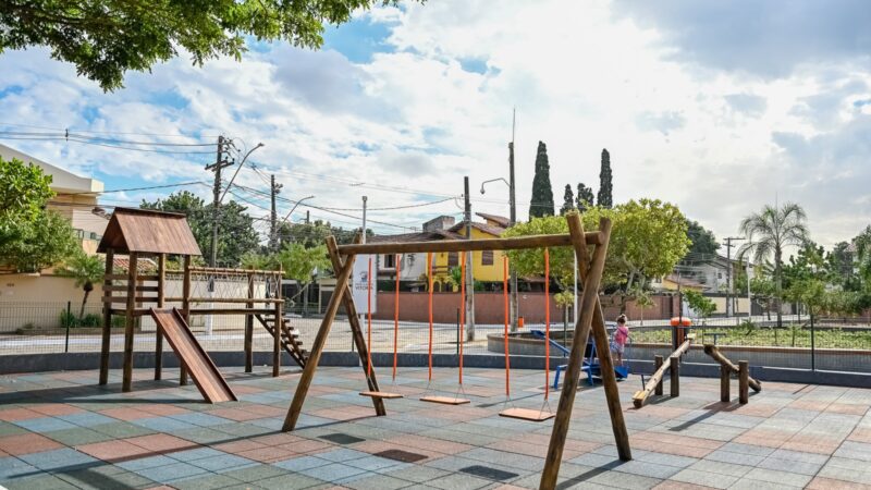 Praça ganha vida nova com entrega feita por Pazolini na capital