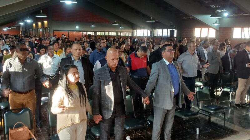 Homenagem Memorável: Vereador Devanir Reúne Comunidade em Evento Lotado para Reconhecer Líderes Religiosos em Vila Velha