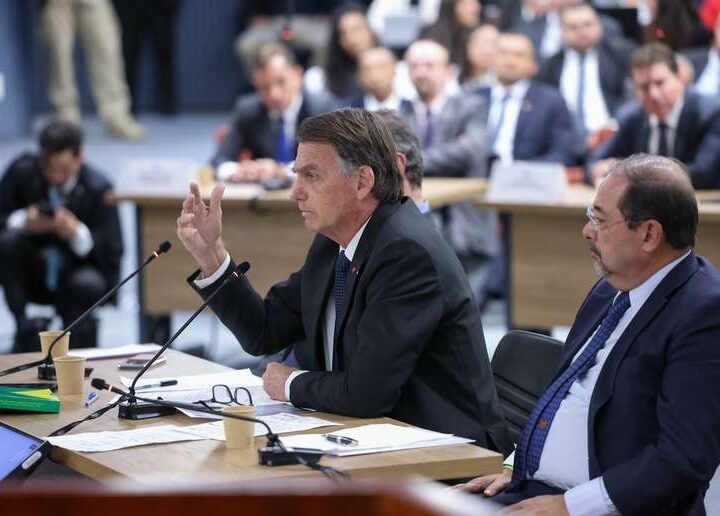 Bolsonaro em depoimento: apoiadores de intervenção militar são “malucos”