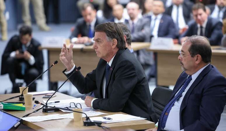 Bolsonaro em depoimento: apoiadores de intervenção militar são “malucos”