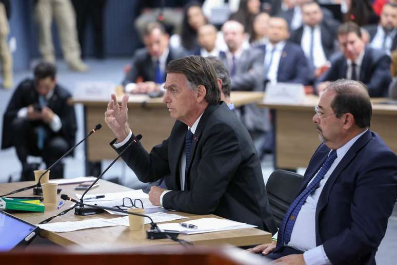 Bolsonaro em depoimento: apoiadores de intervenção militar são “malucos”