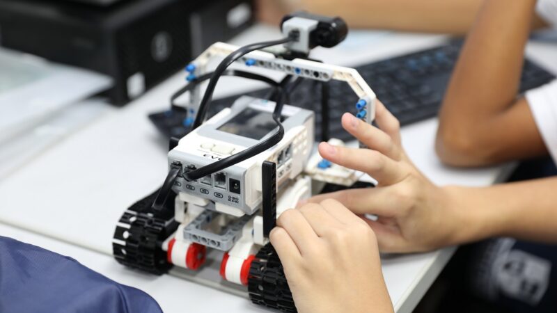 Alunos de Cariacica se preparam para brilhar na Olimpíada Brasileira de Robótica