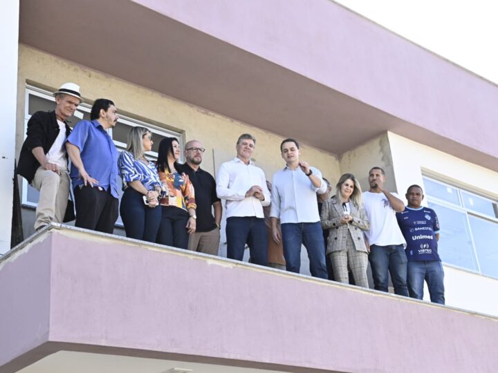 Pazolini e lideranças comunitárias visitam visita obra do CRAS de Itararé