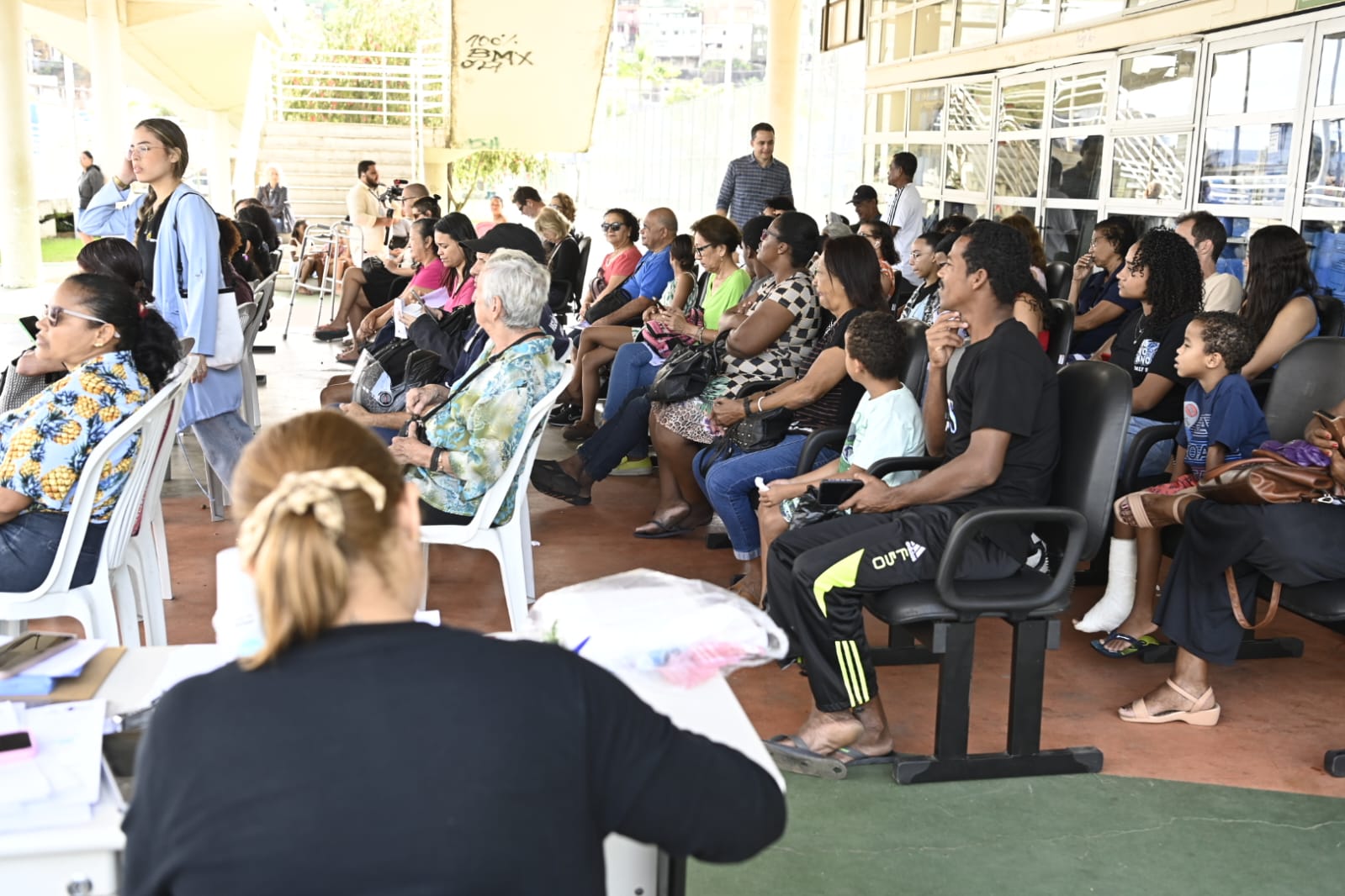Pazolini zera fila de consultas oftalmológicas para estudantes da rede municipal