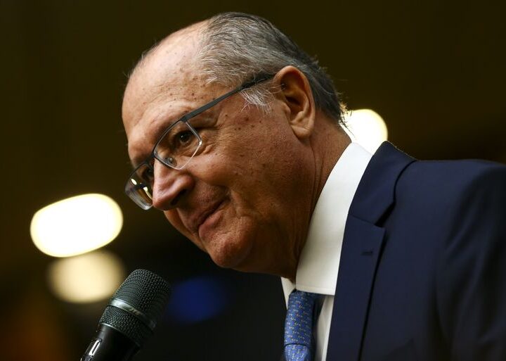 Tarifaço de Trump: Alckmin diz que Brasil publicará terça (15) decreto de reciprocidade