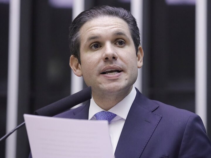Câmara pode votar projeto contra adultização de crianças nas redes sociais nesta semana