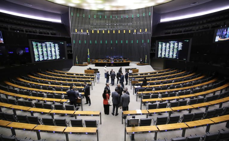 Câmara aprova urgência para projeto que amplia isenção do Imposto de Renda