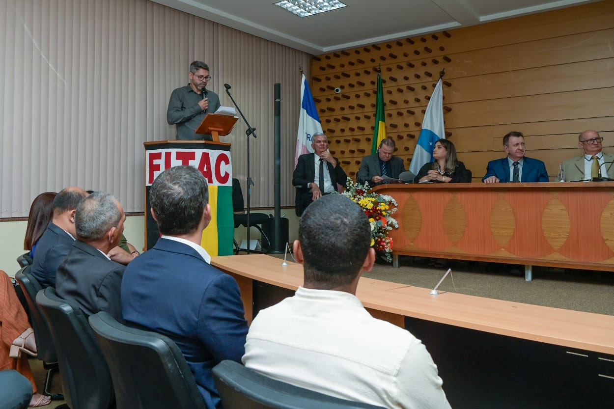 Lorenzo Pazolini, prefeito de Vitória, recebe título de cidadão no município de Itaguaçu