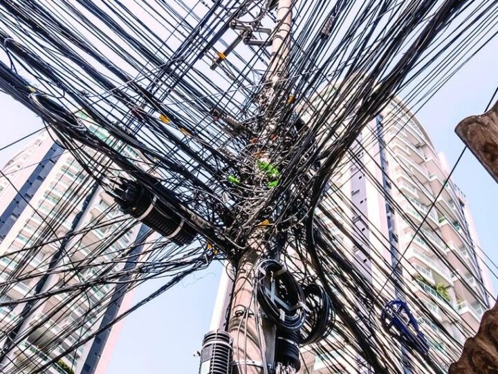 Audiência expõe o perigo da fiação solta e pressiona empresas por soluções em Vila Velha