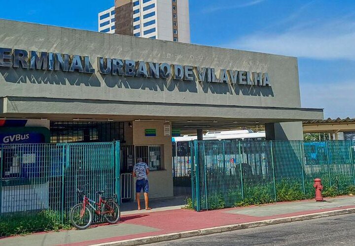 Secretaria da Mulher realiza ações educativas em terminais de ônibus de Vila Velha