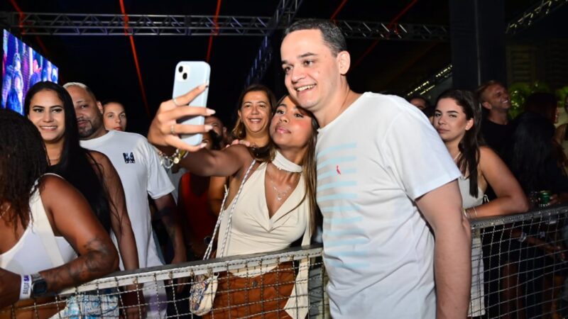 Camburi vira palco de festa: Arena de Verão 2026 reúne mais de 80 mil pessoas neste sábado