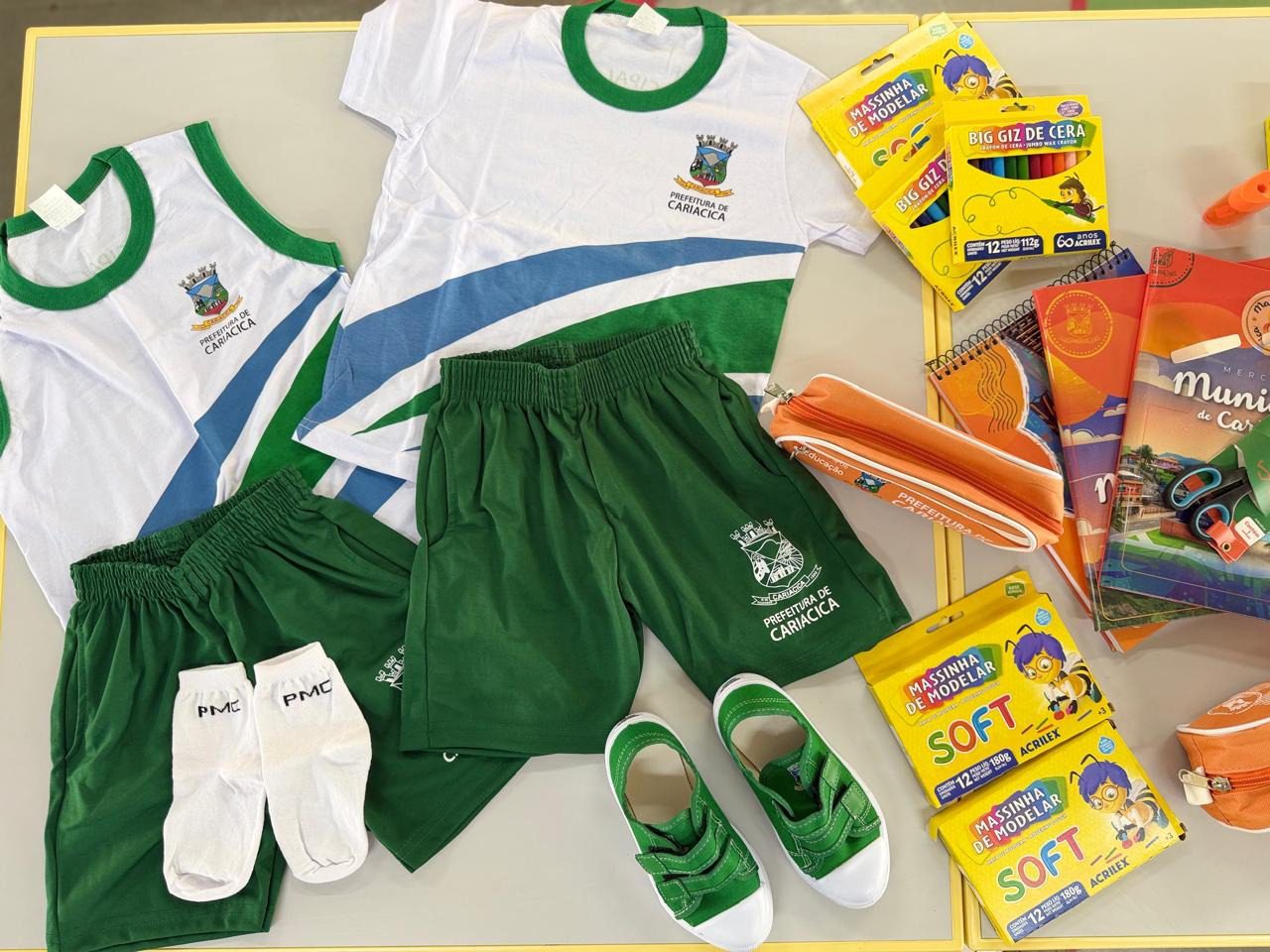 Alunos da rede municipal de Cariacica começam a receber novos uniformes escolares