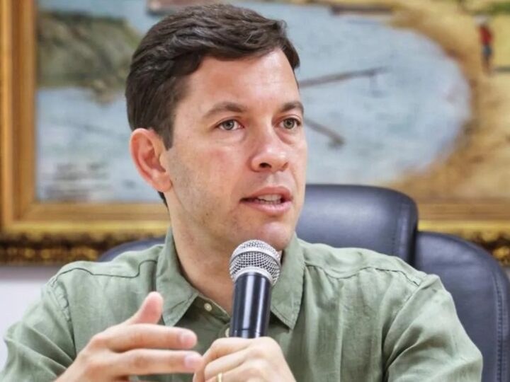 Arnaldinho permanece no cargo e vira peça-chave na eleição estadual