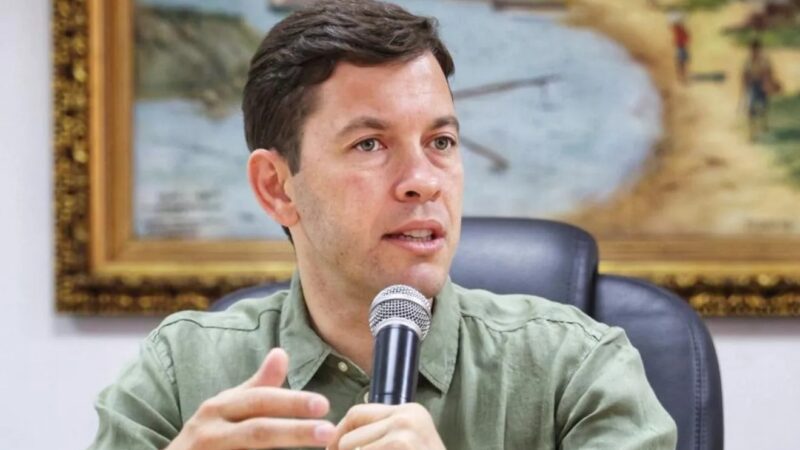 Arnaldinho permanece no cargo e vira peça-chave na eleição estadual