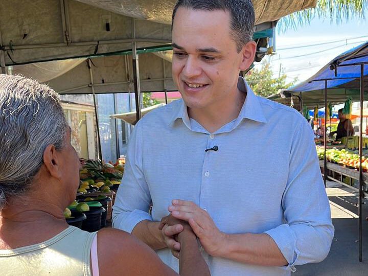 Pazolini acolhido com entusiasmo nas feiras de Alto Laje e Cariacica