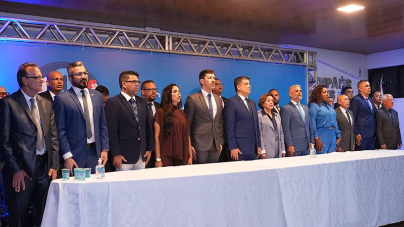 Homenagem conduzida por Devanir aproxima lideranças da Grande Vitória Devanir Ferreira consolida espaço político durante cerimônia em Vila Velha